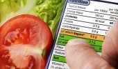 Research has shown that people who study the nutrition and ingredient labels on food products are more likely to lose weight than those who don’t. 